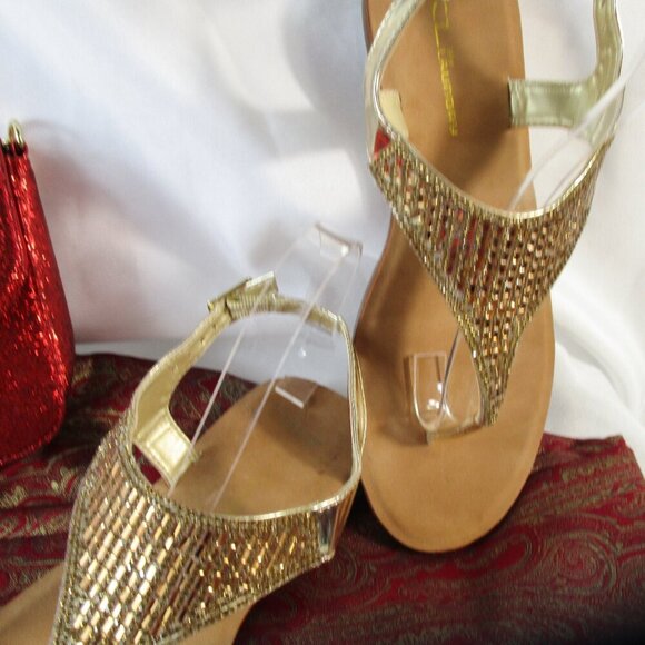 CL Laundry Gold-Tone Beaded Thong Sandals  EUC Size 40/US 9 - Picture 9 of 12